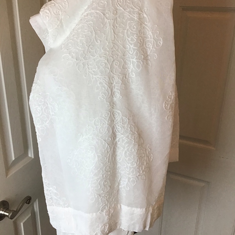 Sheer curtain panel